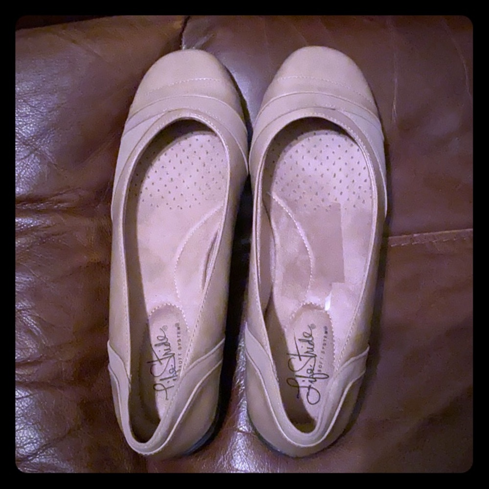 Life Stride tan shoes 8W New